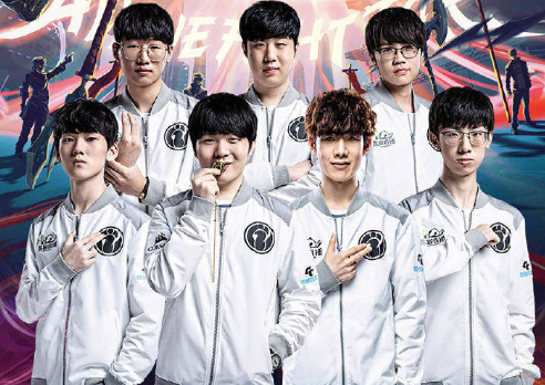 上看着比赛 上看着比赛