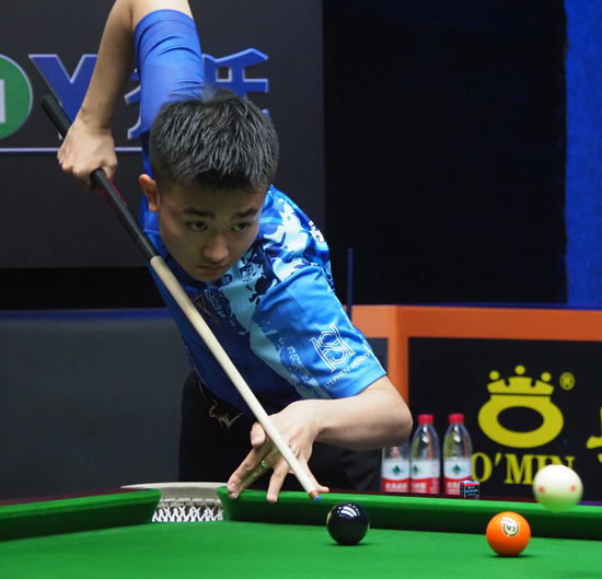 表现出了顽 表现出了顽